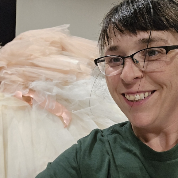 Meet your Posher, Erica - Picture 2 of 2